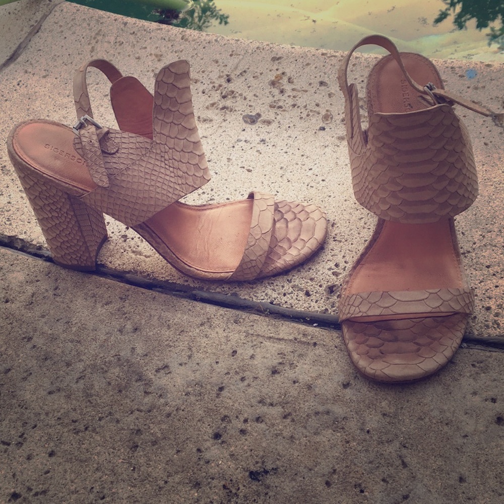 Sigerson Morrison snake  leather heels sz 8.5
